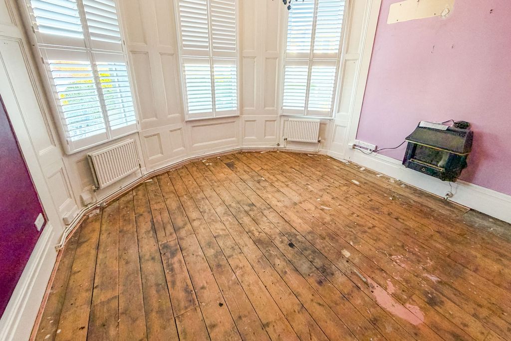 Property photo 2 of 15 Flat 1, 18 Belmont Road, St Andrews, Bristol, Bs6 5As