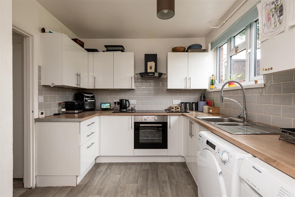 Property photo 2 of 12 29 St Davids Crescent Kitchen1.Jpg
