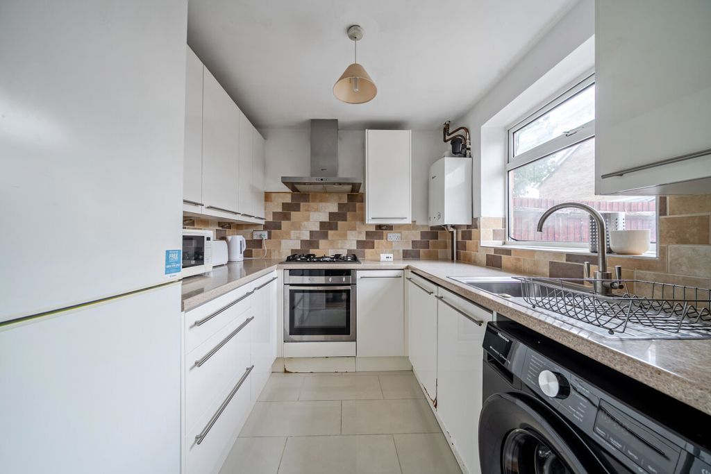 Property photo 2 of 21 1515092-6-6A980Cb...