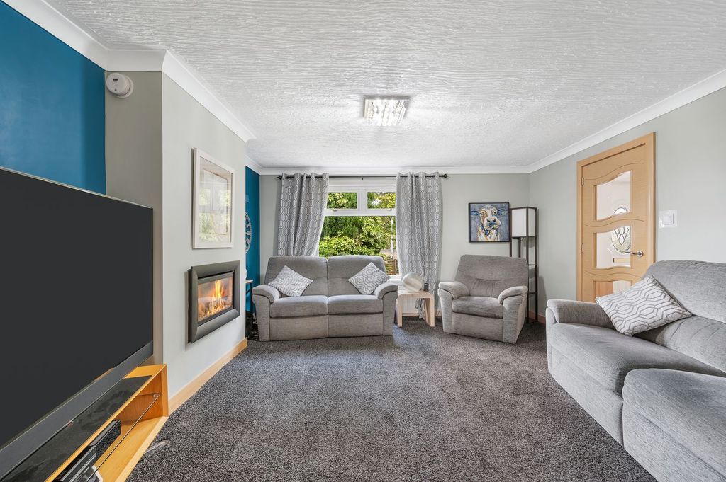 Property photo 2 of 35