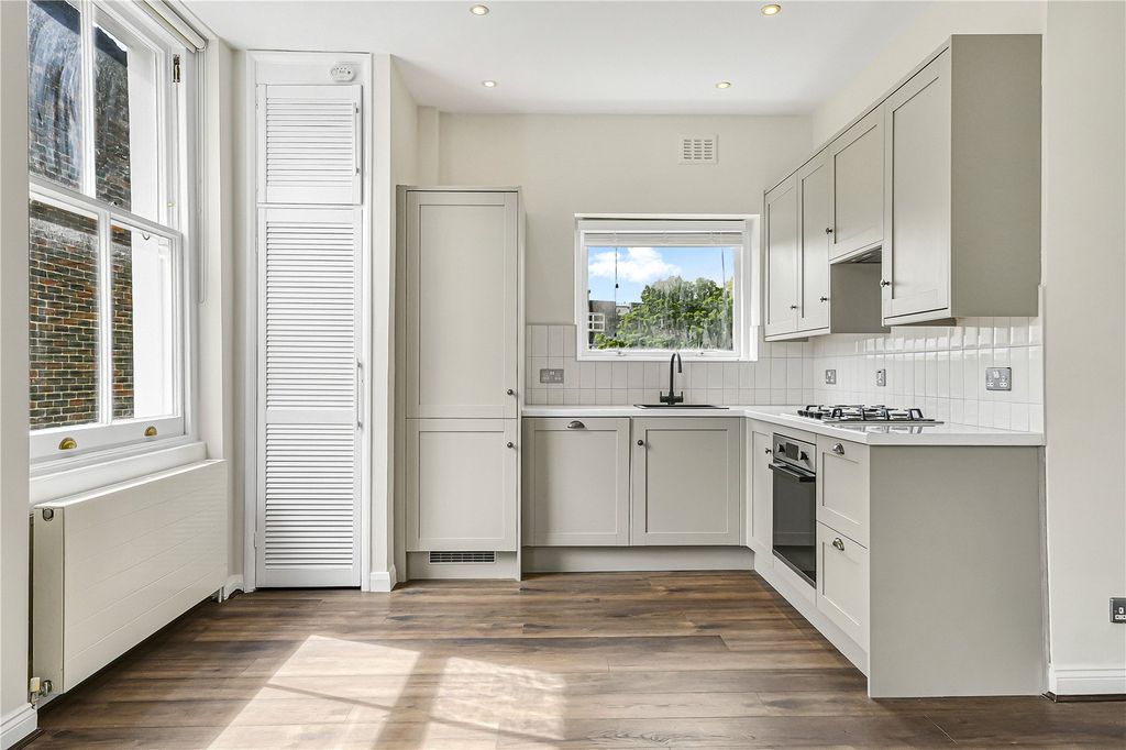 Property photo 2 of 7 Kitchen/Reception