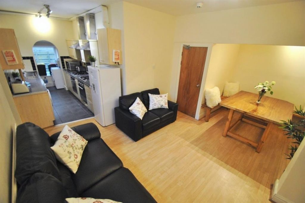 Additional image 12 of 10 bed semi-detached house to rentBirchfields Road Vicotria Park, Manchester M13