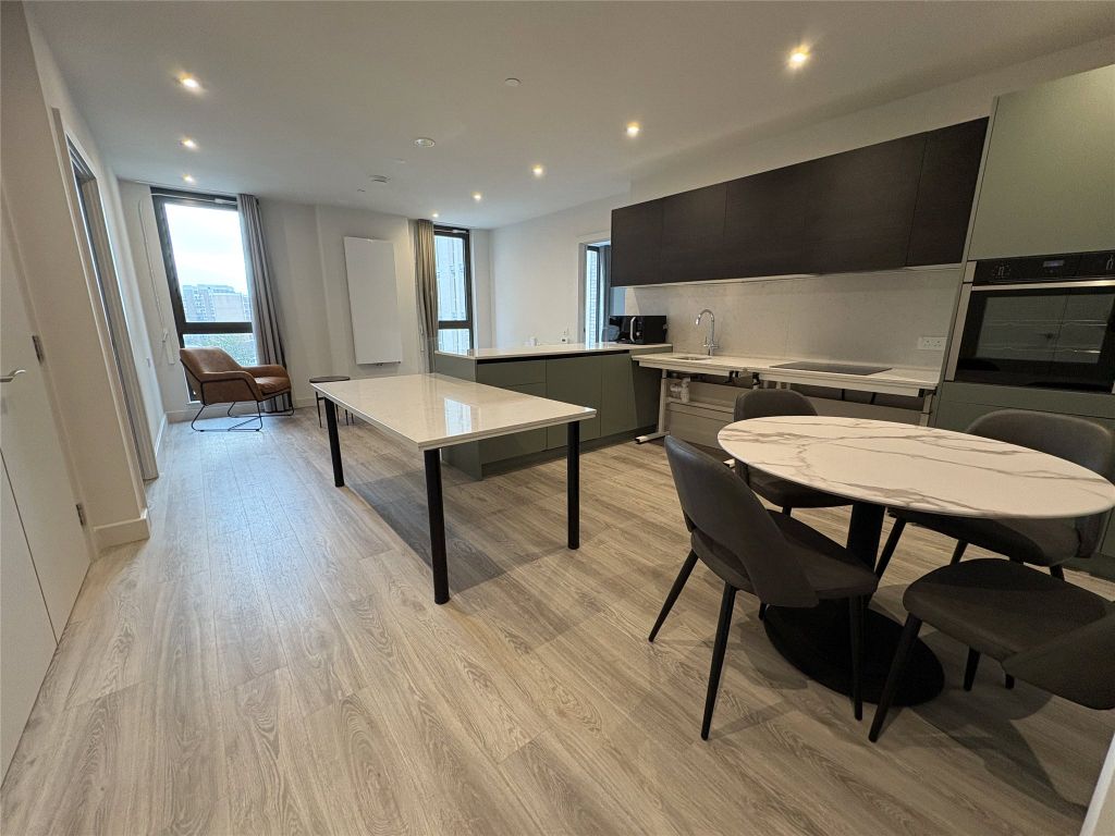 Property photo 3 of 11 Kitchen