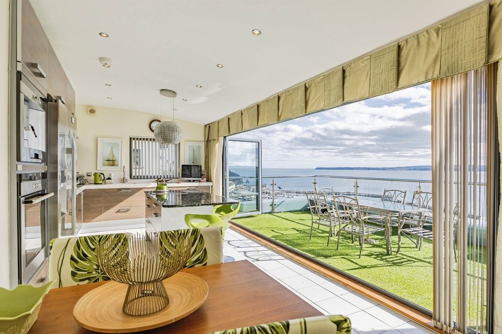 Property photo 1 of 29