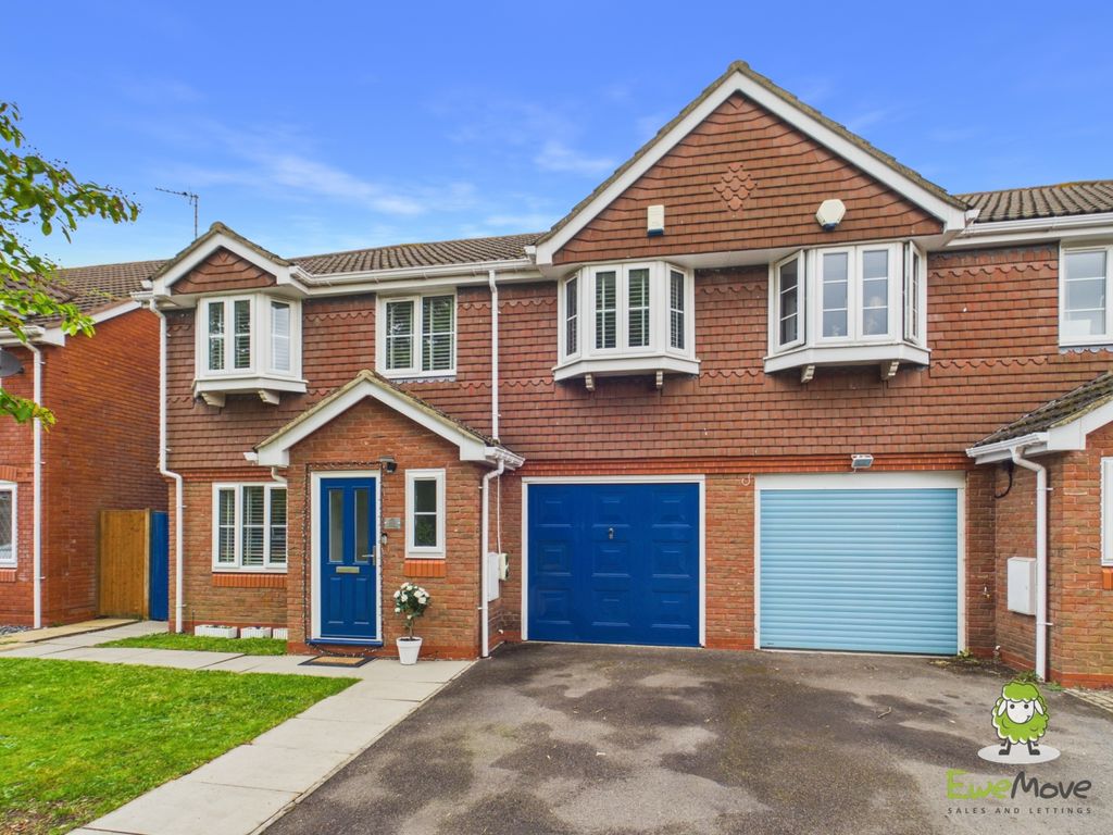 Property photo 1 of 25 Ewemove Estate Agents Basingstoke
