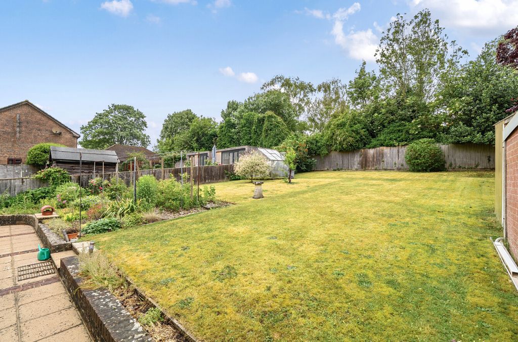 Property photo 2 of 12 1303761-9-6841873...