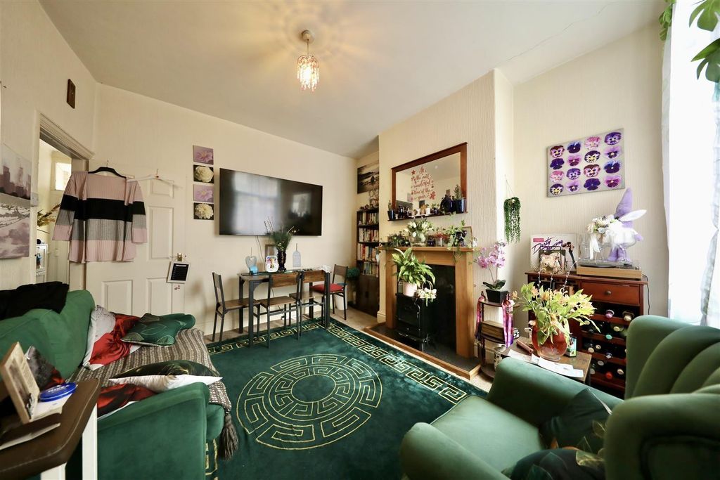 Property photo 3 of 11 5.Jpg