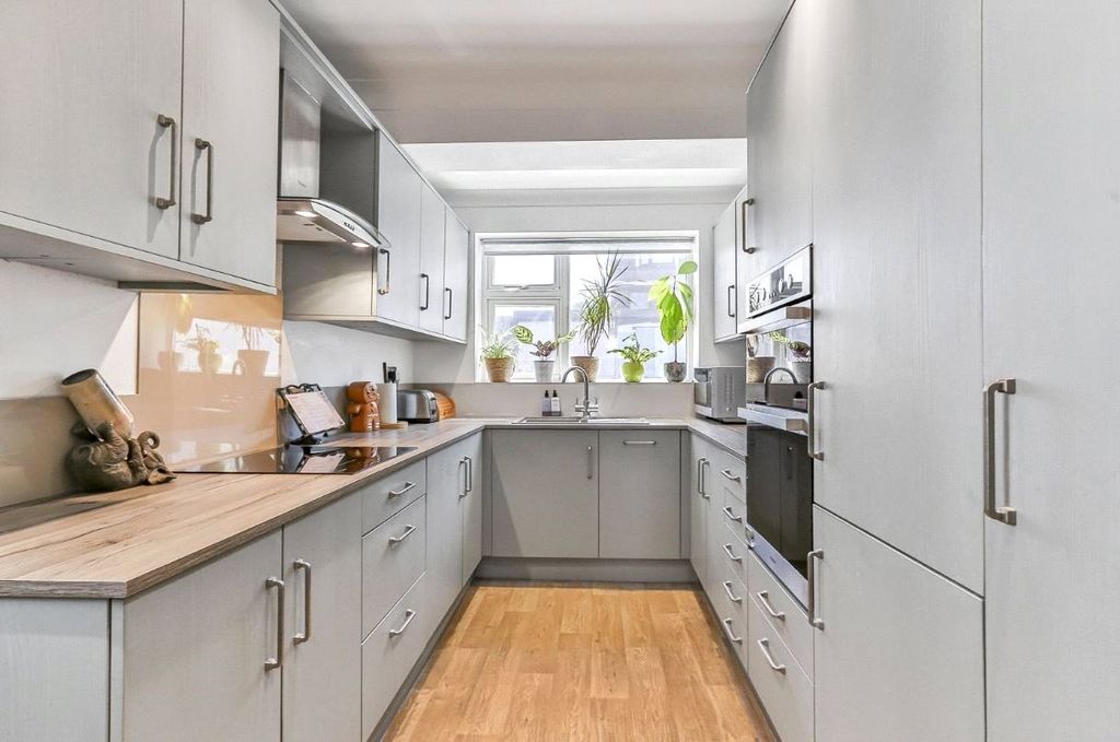 Property photo 2 of 19 Kitchen