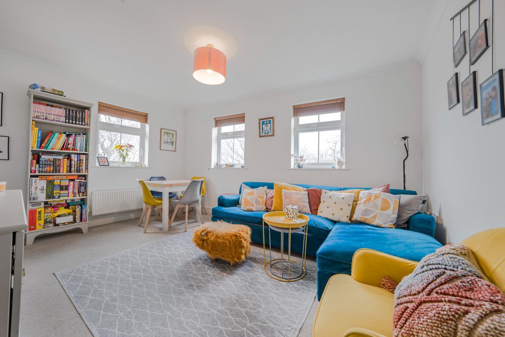 Property photo 1 of 12