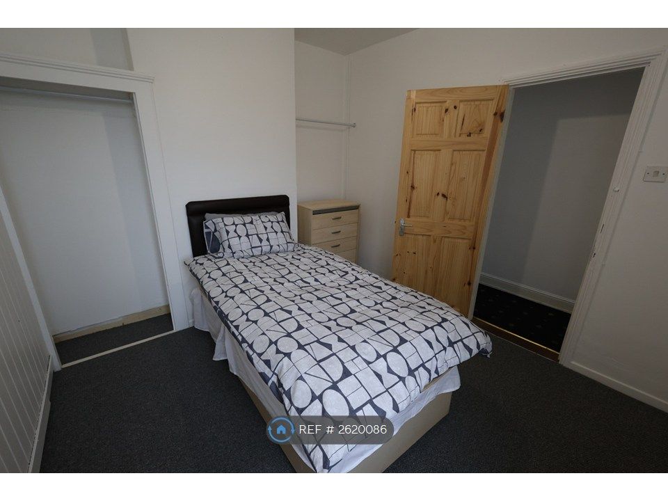 Property photo 1 of 6 Bedroom