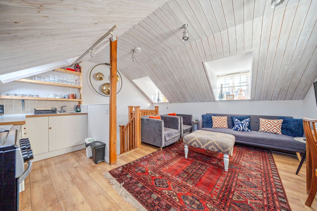 Property photo 3 of 8 Living Space