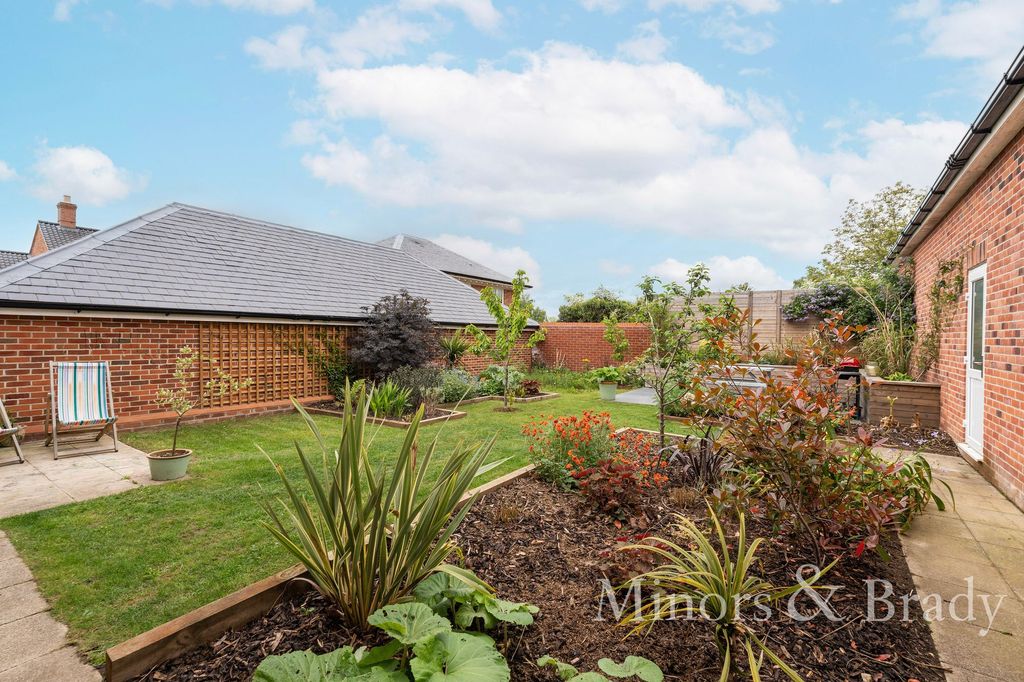 Property photo 2 of 26