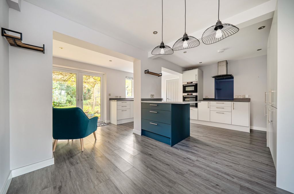 Property photo 2 of 13 1380129-22-690cc7...