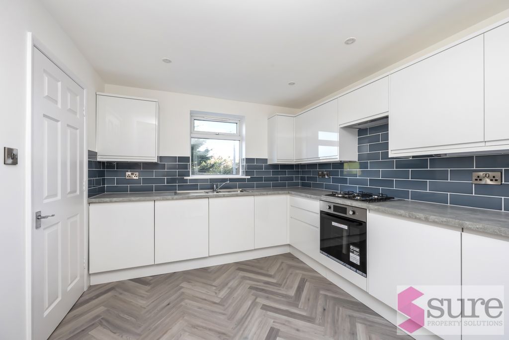 Property photo 3 of 33 Ridgeway Gardens, 1A-013