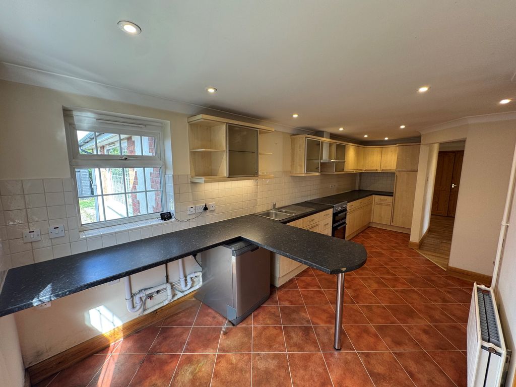 Property photo 2 of 16 Image