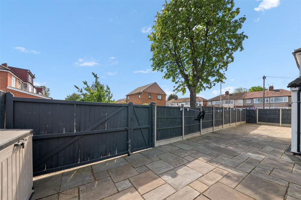 Additional image 19 of 5 bed semi-detached house for saleWhittington Avenue, Hayes UB4