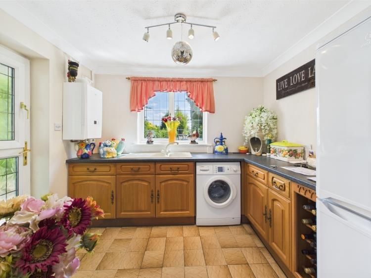 Property photo 2 of 33