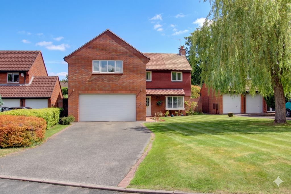 Property photo 1 of 16 Dunvegan Close Kenilworth - Matt Clinton Ewemove