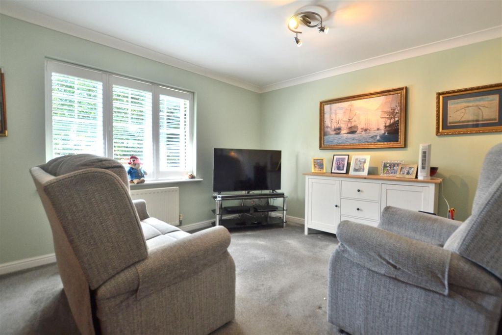 Property photo 3 of 13 Living Room 1 .Jpg