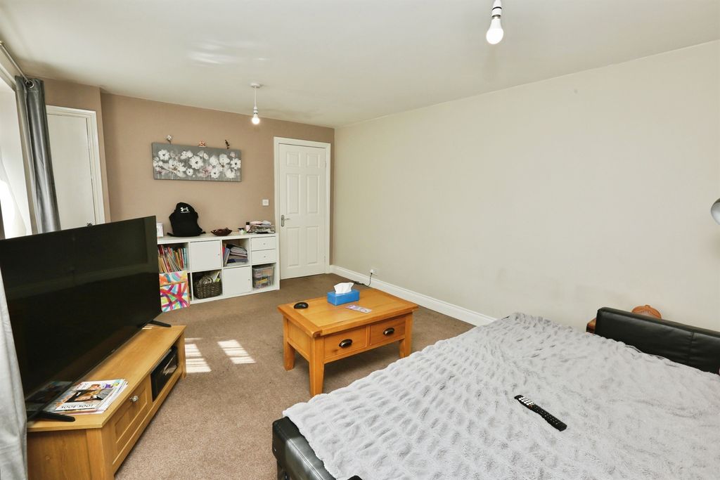 Property photo 3 of 14