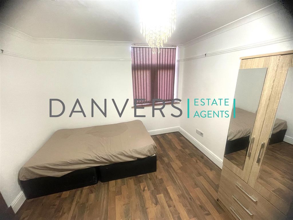 Property photo 3 of 7 Bed 1.Jpg