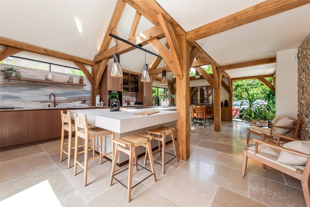 Property photo 3 of 16 Kitchen/Breakfast