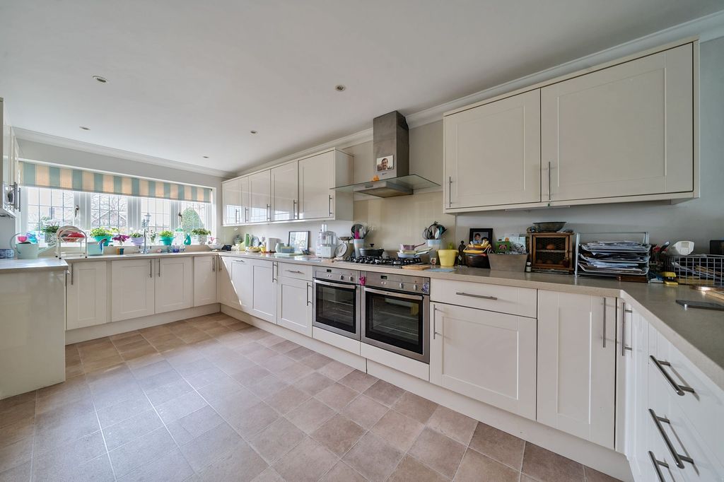 Property photo 2 of 20 Kitchen