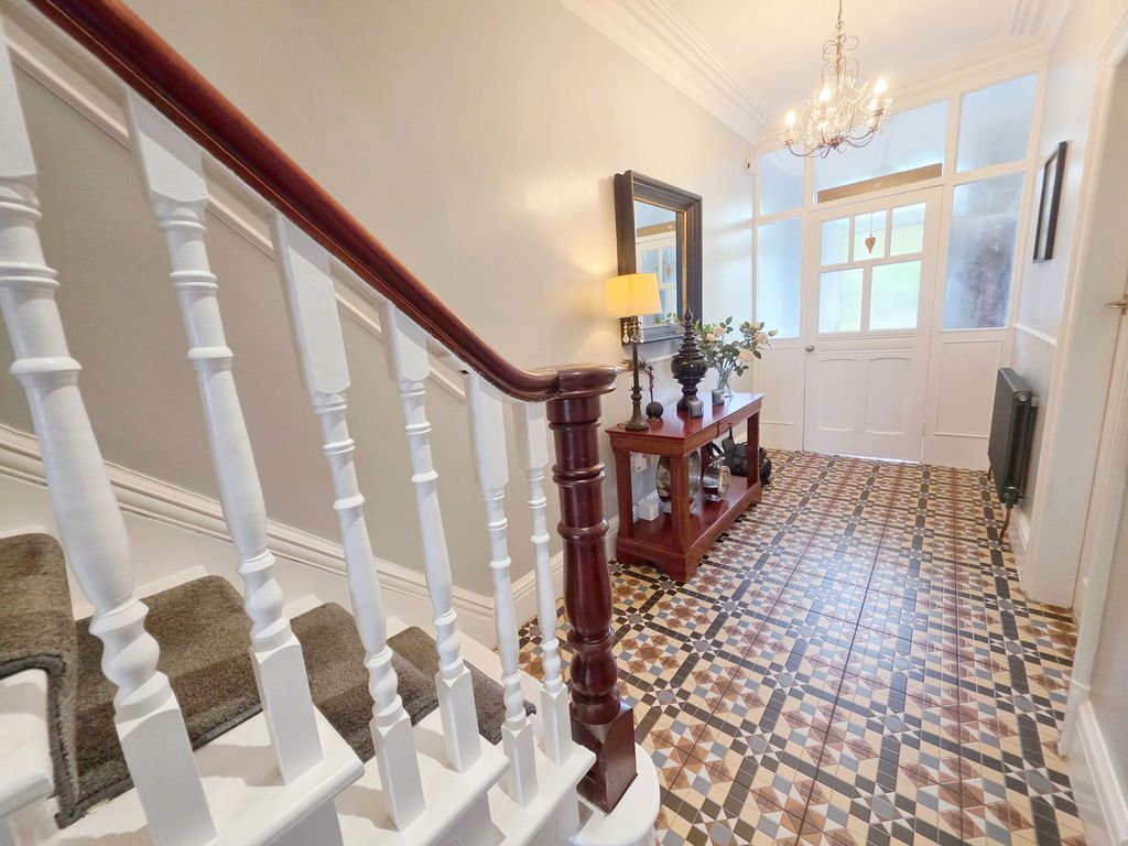 Property photo 3 of 33