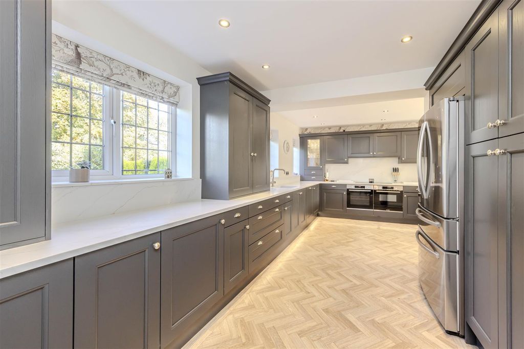 Property photo 2 of 46 Kitchen Diner