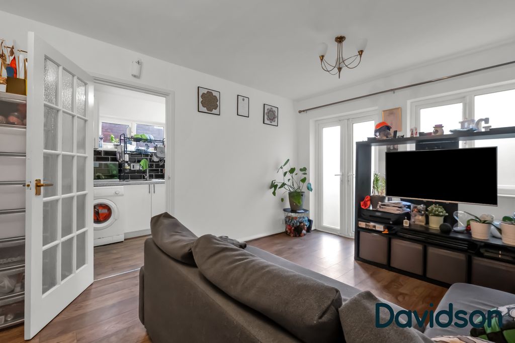 Property photo 3 of 11