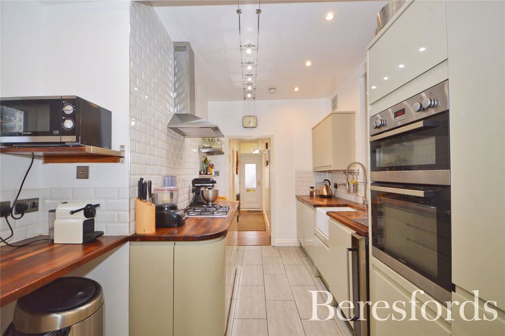 Property photo 2 of 14 Kitchen