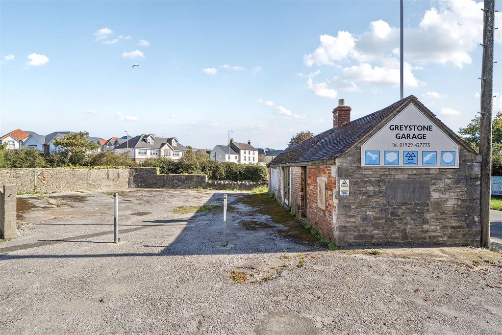 Property photo 2 of 19 1360404-1-68Da601Ebcc3E-Arw.Jpg