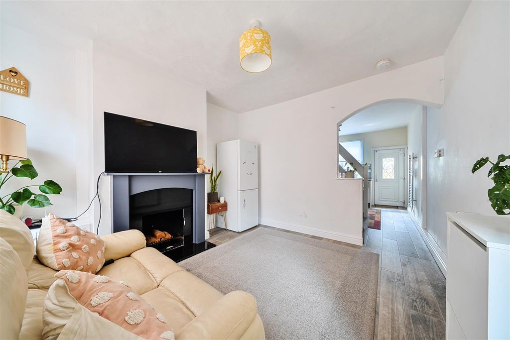 Property photo 2 of 9