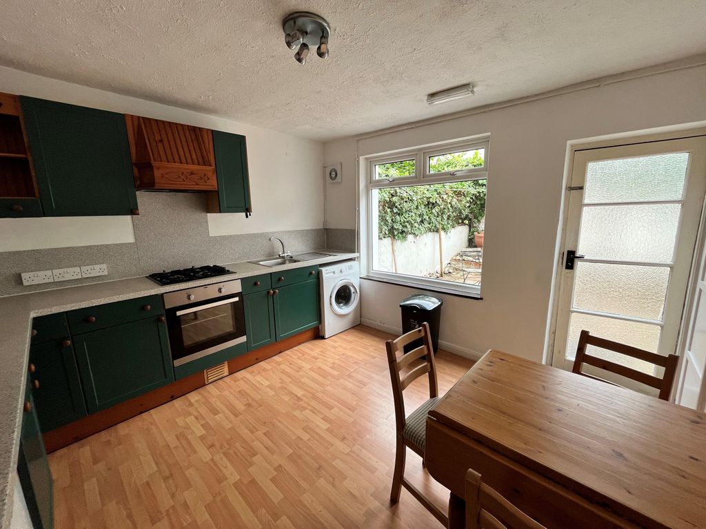 Property photo 2 of 9 Kitchen