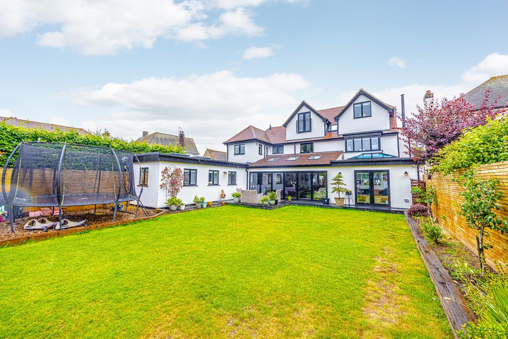 Property photo 1 of 33