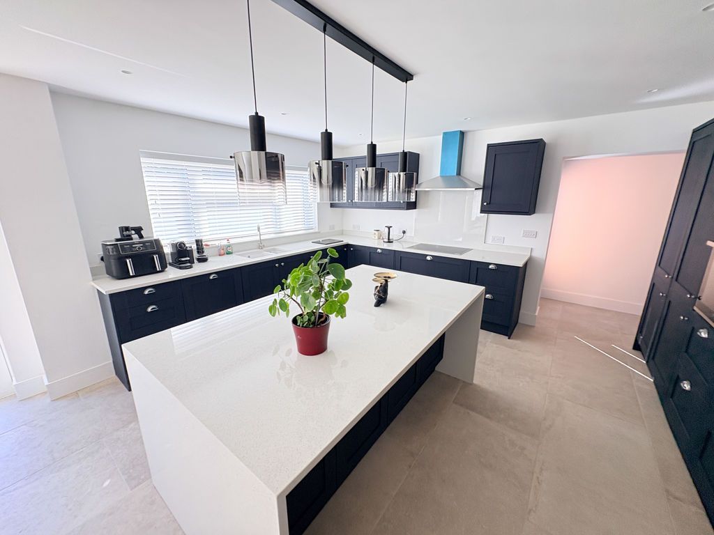 Property photo 2 of 16 Photo 12