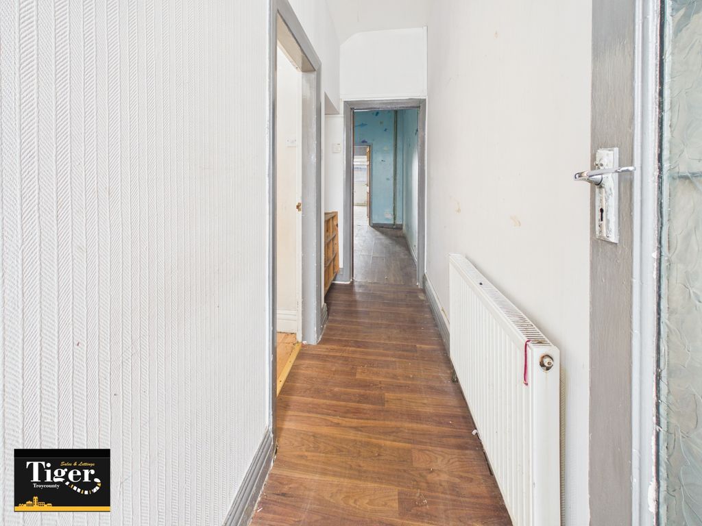 Property photo 2 of 11 Cam01931G0-Pr0365-Still001
