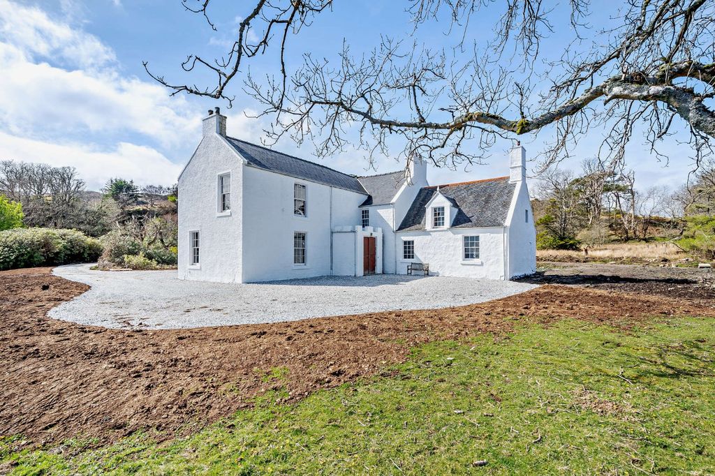 Property photo 2 of 12 Husabost House