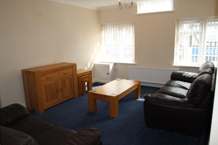 Property photo 3 of 12 Lounge