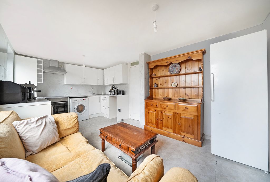 Property photo 2 of 23