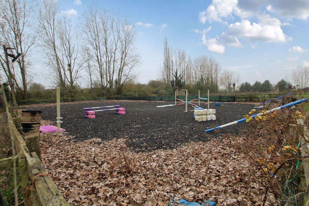 Property photo 3 of 46