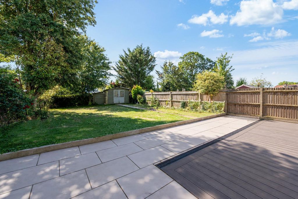 Property photo 3 of 21 Bradstock Road