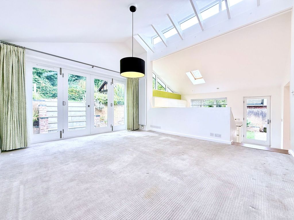 Property photo 3 of 27