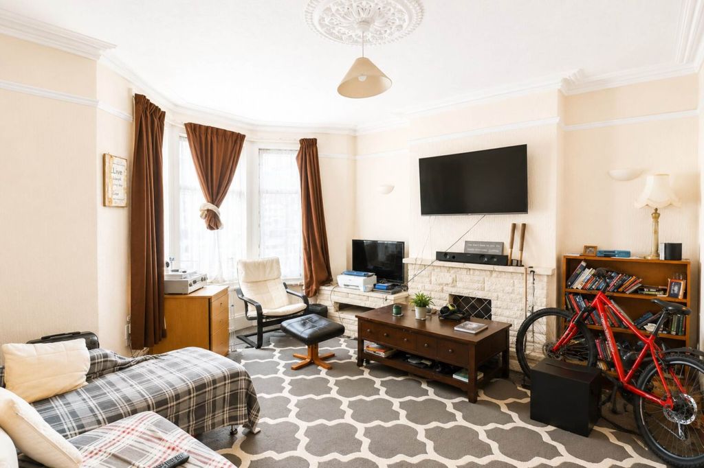 Property photo 3 of 10