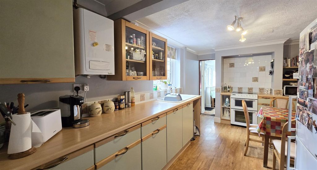Property photo 2 of 20 Kitchen/Breakfast Room