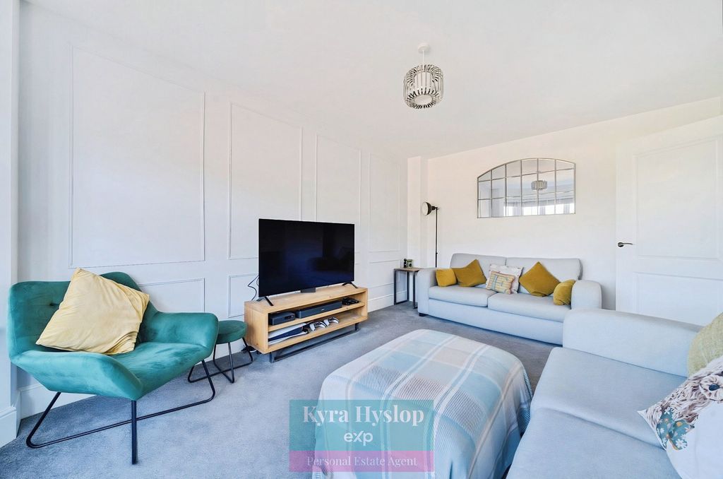 Property photo 3 of 23