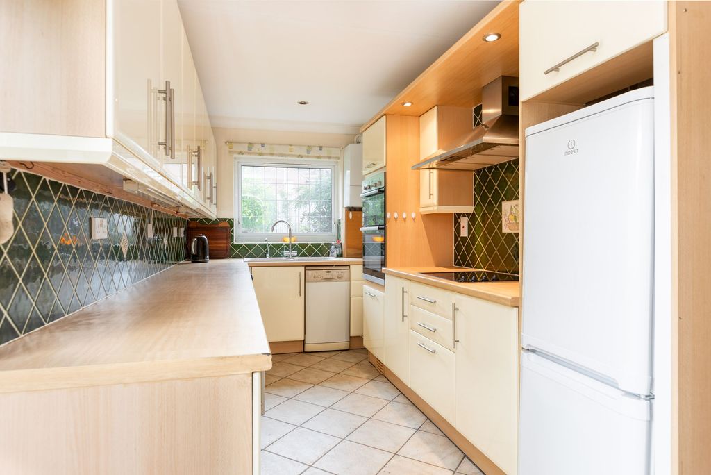 Property photo 3 of 18