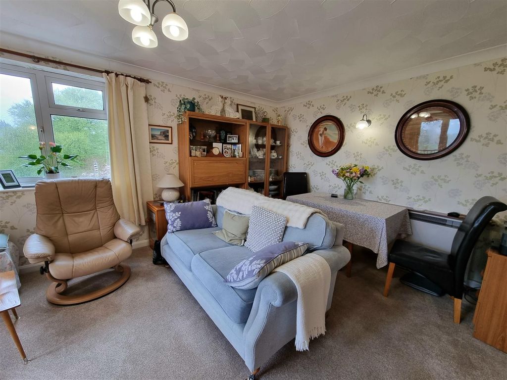 Additional image 6 of 2 bed flat for saleTavistock Road, Launceston PL15