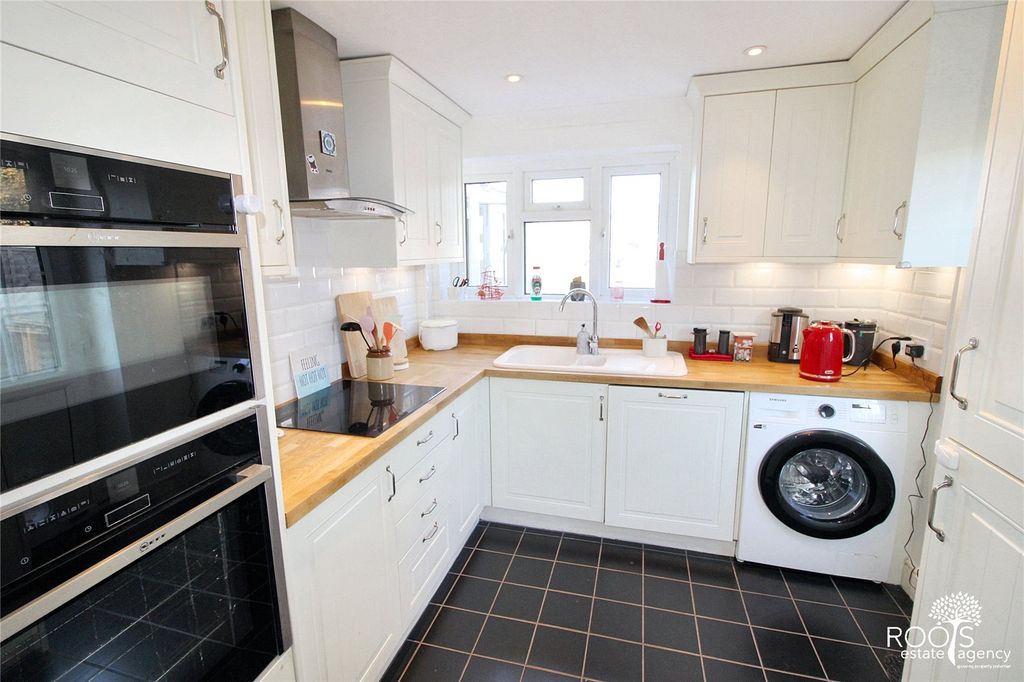 Property photo 3 of 15 Kitchen