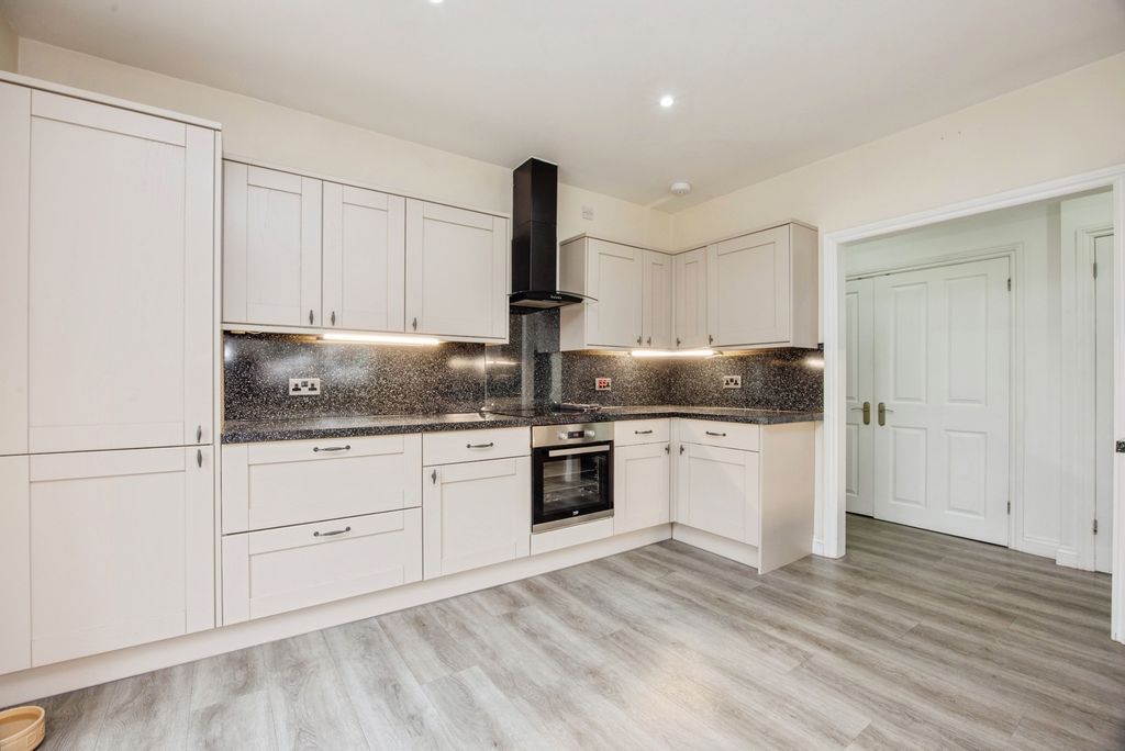 Property photo 2 of 22 Kitchen Diner